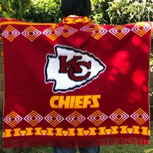 Kansas Chiefs alpaca poncho hooded, unisex,one size. Made in Ecuador.